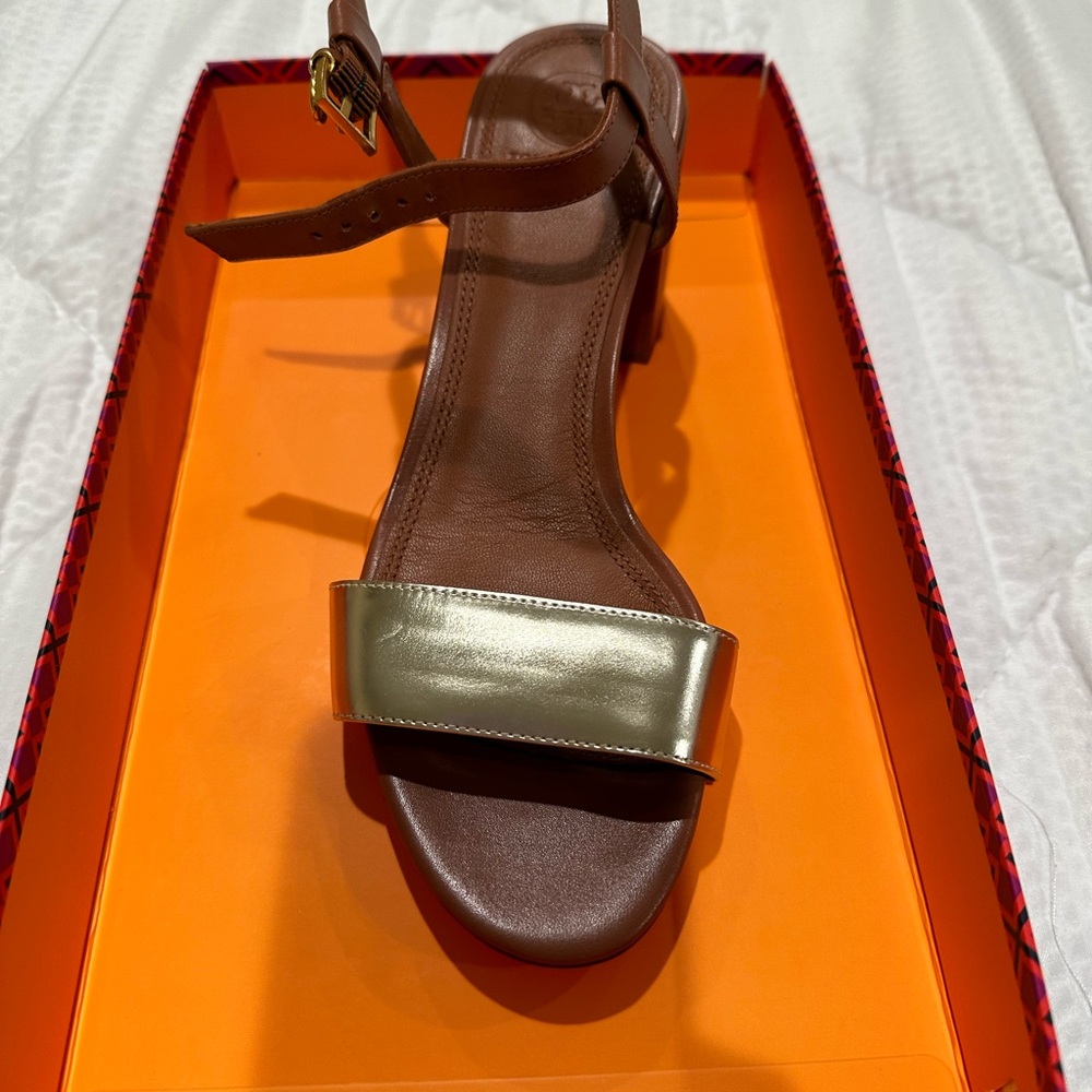 Gold sandals Tory Burch Sandals
